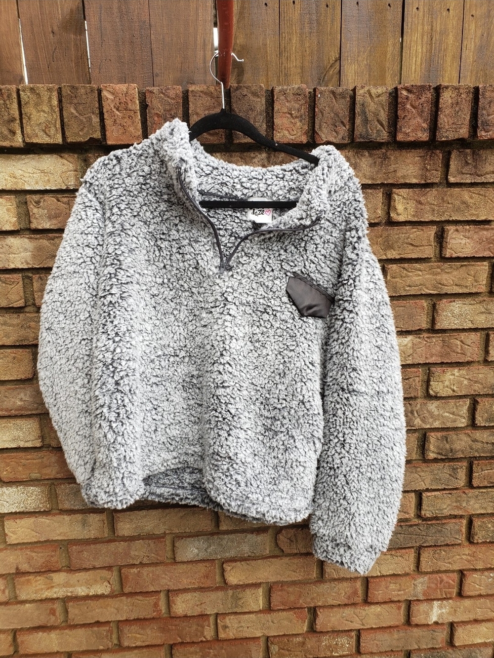 New Women's Saturdaze Gray Furry Pullover Zipper Pocket Jacket, size XLarge